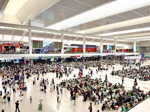 “五一”假期国铁南宁局数万名干部职工坚守岗位护航运输畅通
