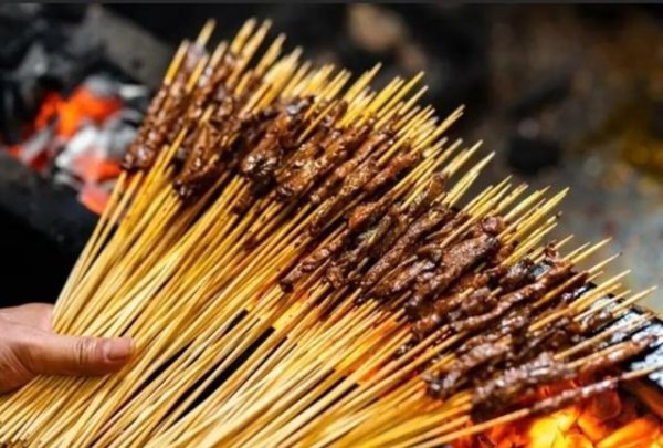 这里的银行人为什么在乎“肉串”？
