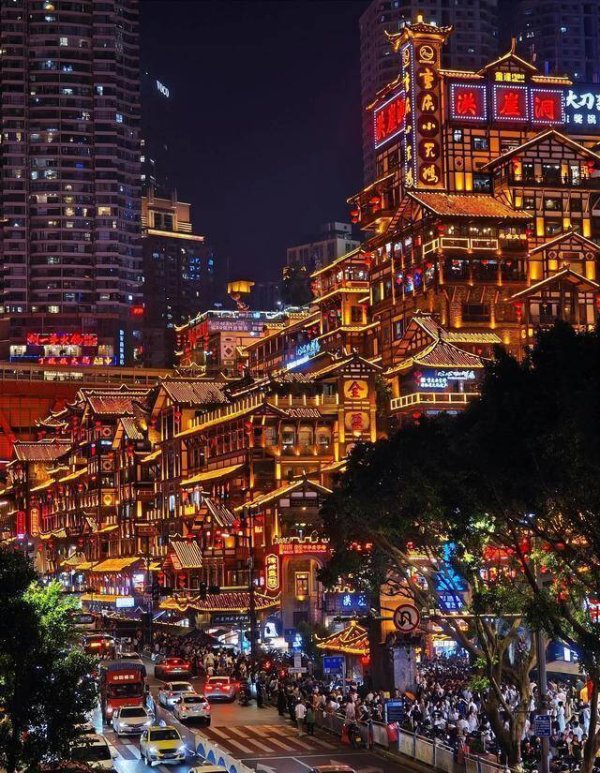 好评中国丨经济新脉动：“超级周末”点燃消费新活力